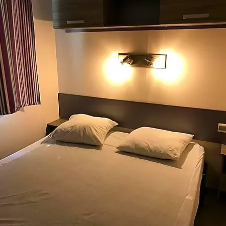 Camping Mobilhome Dans Les Sables D'or 4*